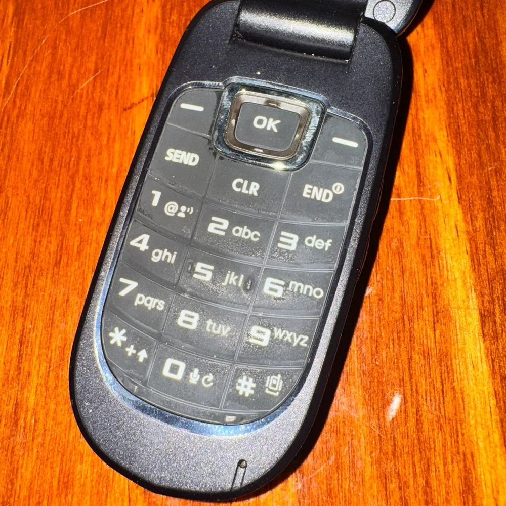 Samsung Gusto SCH-U360 - Metallic Gray ( Verizon ) Rare Flip Phone - Powers On